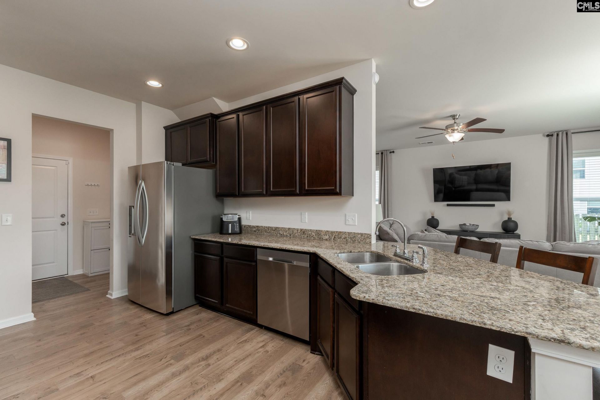 140 Leighbrooke Drive Photo 11