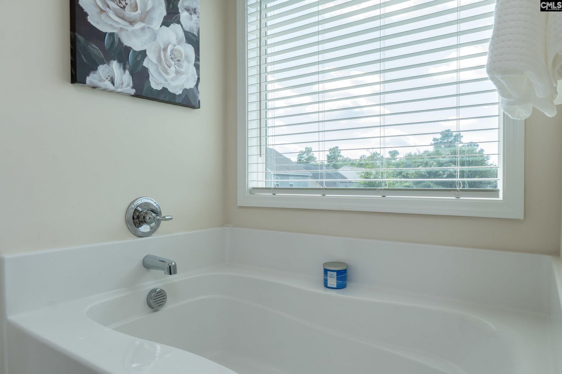 140 Leighbrooke Drive Photo 18