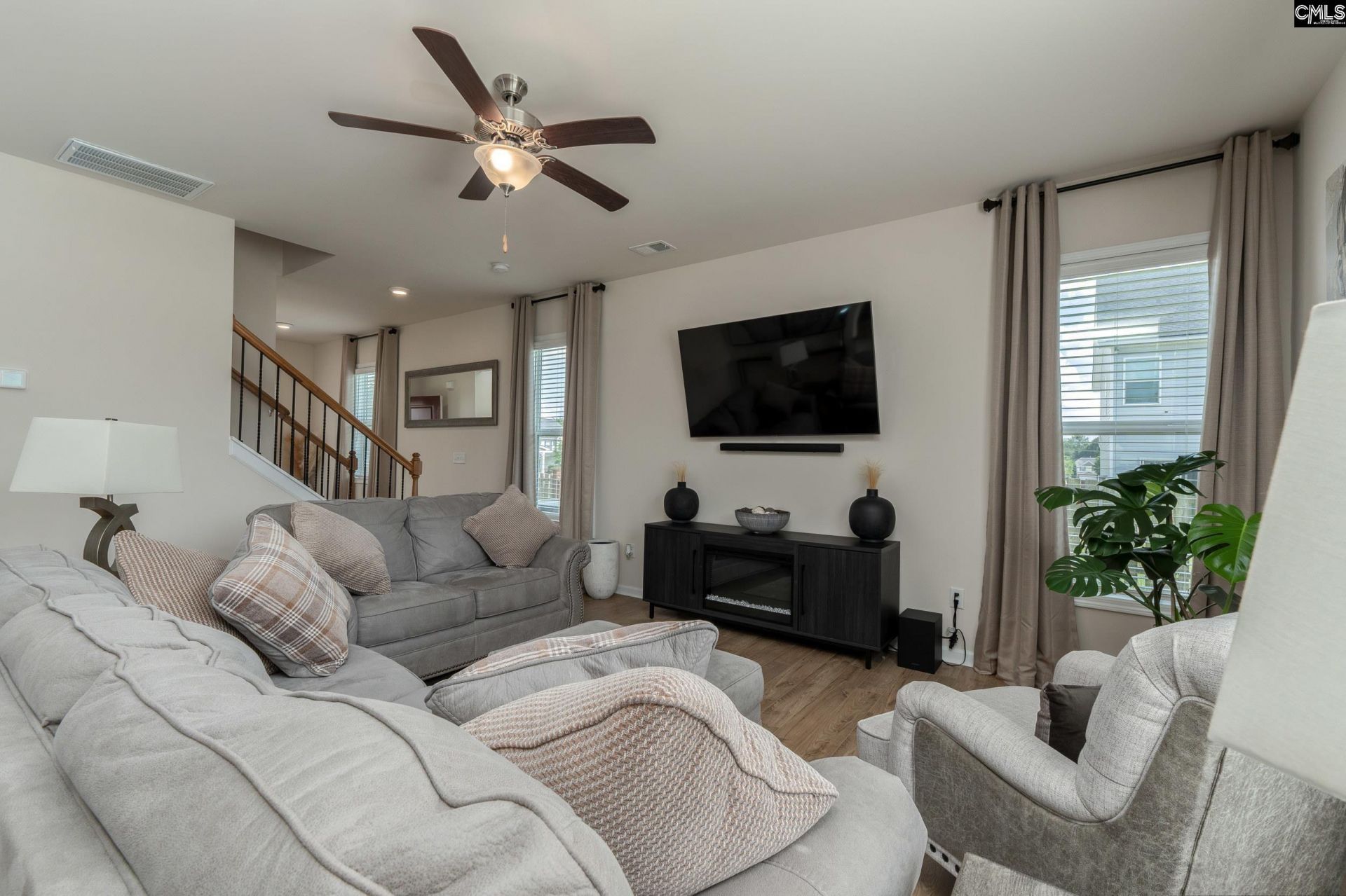 140 Leighbrooke Drive Photo 6
