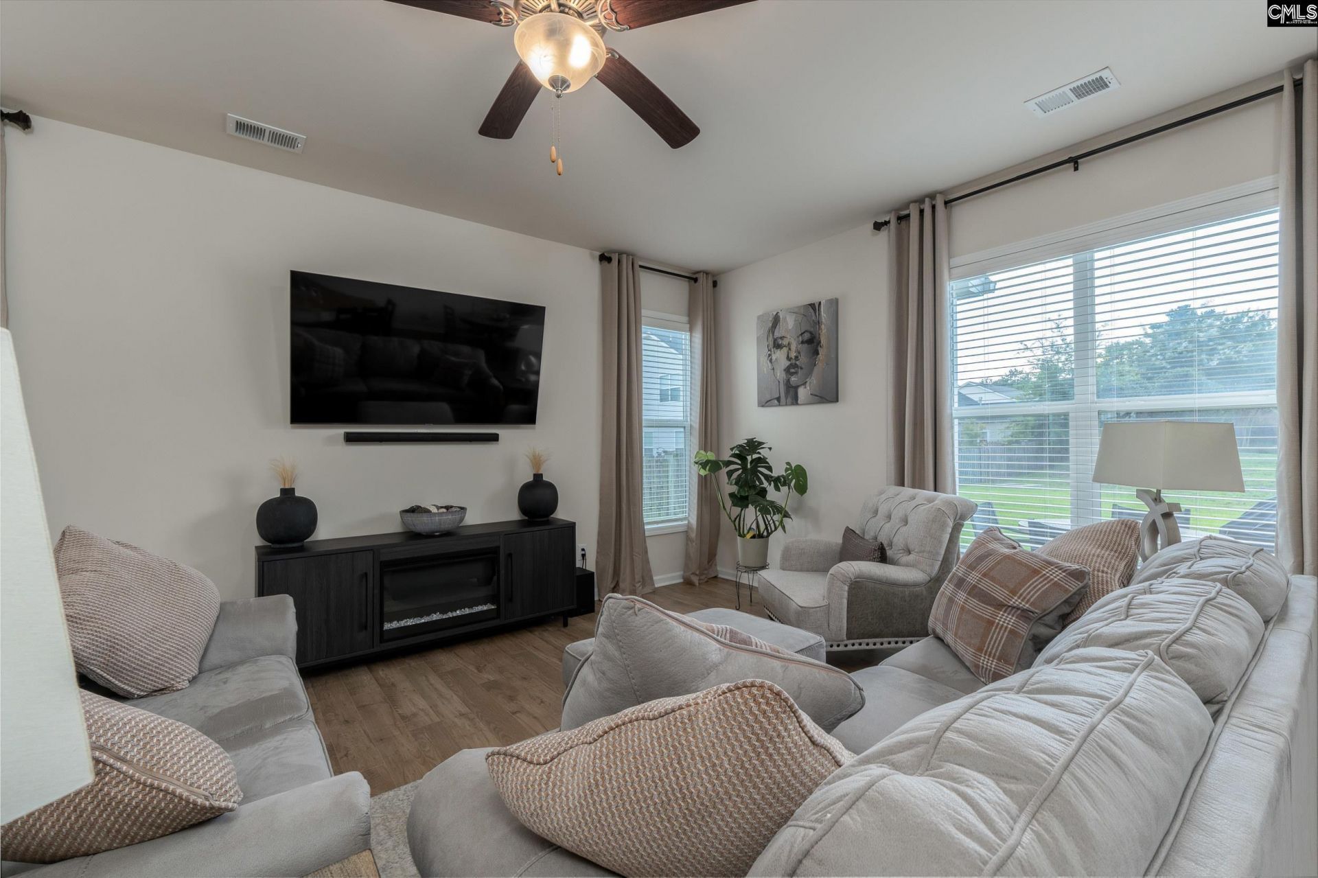 140 Leighbrooke Drive Photo 7
