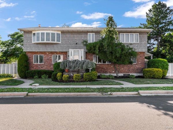 13 N Peach Street , Bethpage, NY 11714