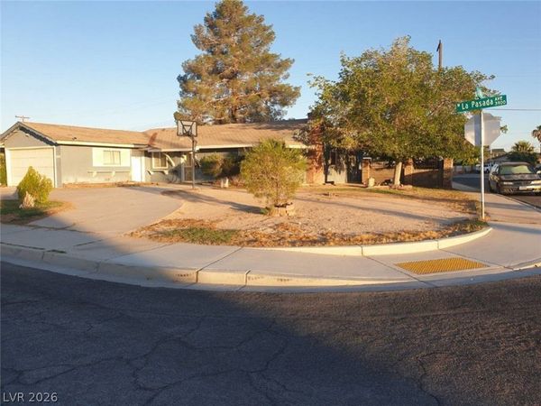 3905 La Pasada Avenue , Las Vegas, NV 89102