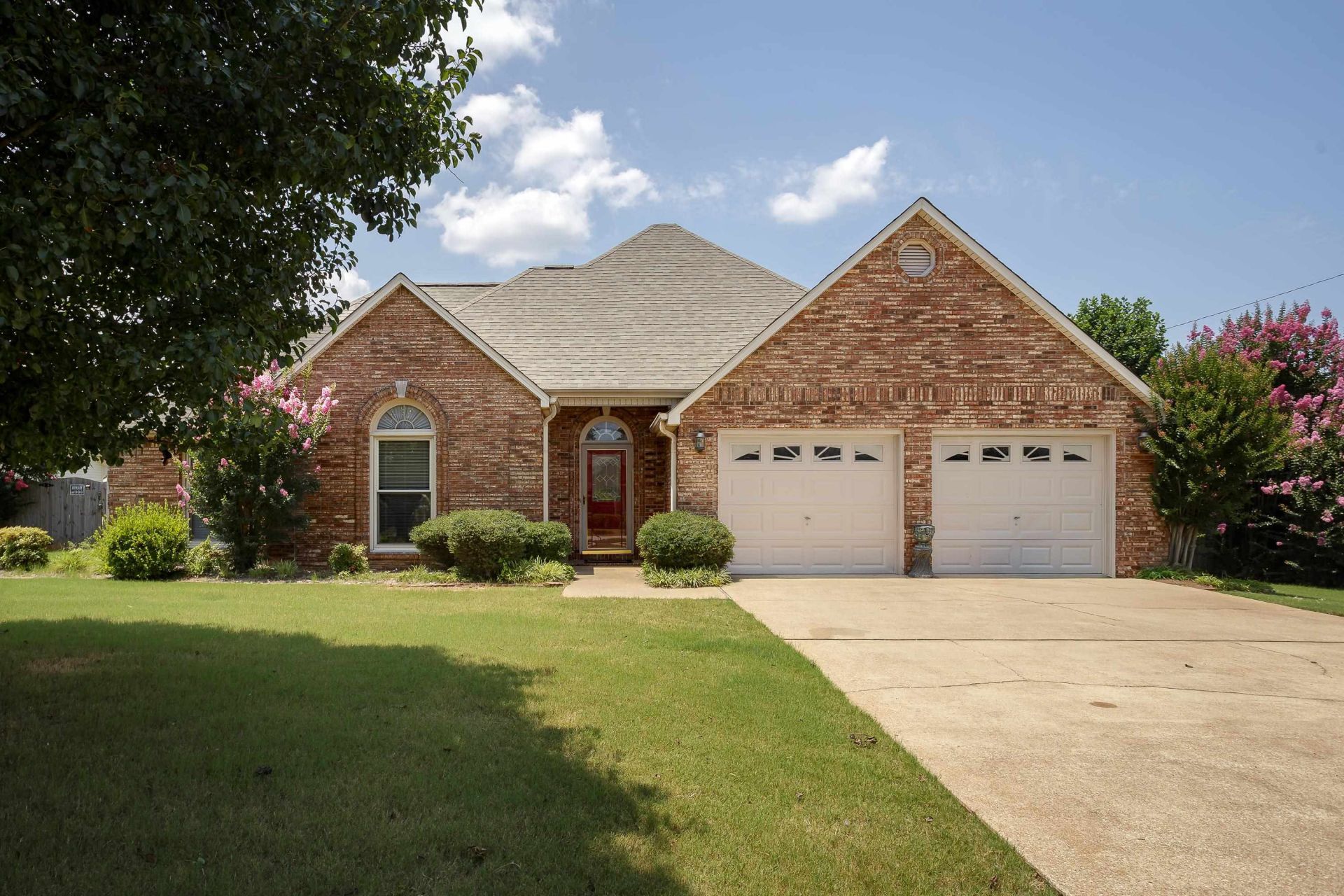 306 Prosperity Way, Muscle Shoals, AL 35661 Main Photo