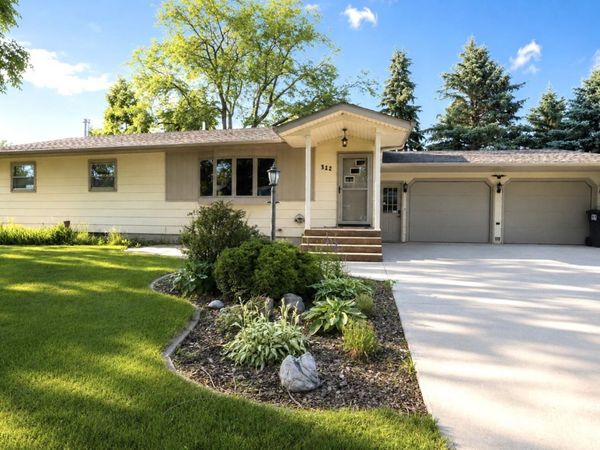 312 Cambridge Avenue, Ipswich, SD 57451