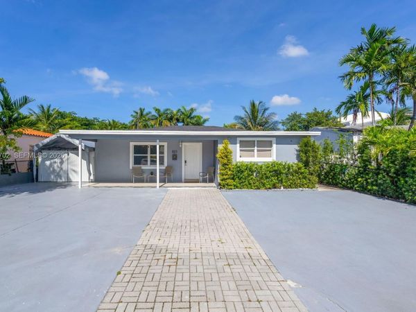 801 NW 17th Ct , Miami, FL 33125