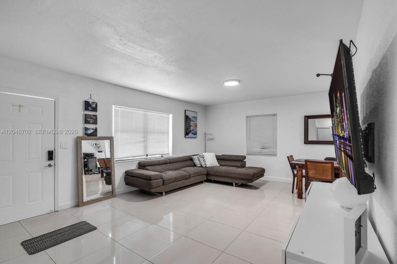 801 NW 17th Ct , Miami, FL 33125 Photo