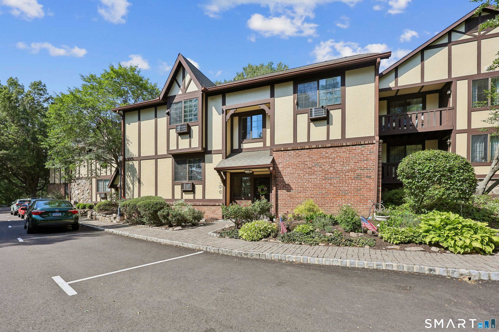 50 Aiken, Unit 124, Norwalk, CT 06851 Main Photo