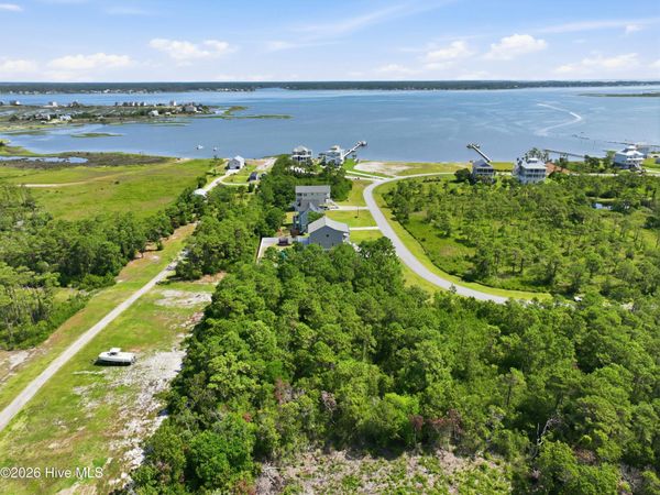 134 Westbay Circle , Harkers Island, NC 28531