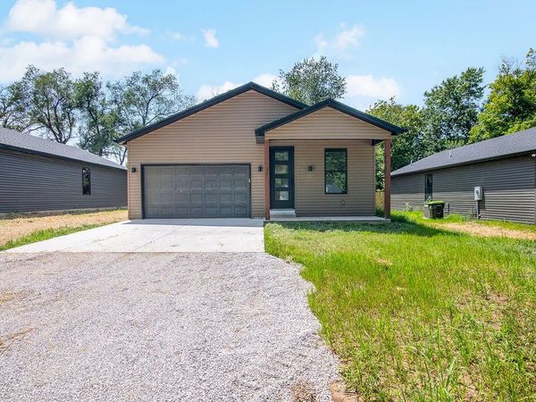 317 S Oak Avenue, Sparta, MO 65753