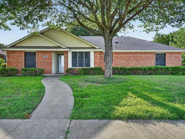 828 Haverford Lane, DeSoto, TX 75115