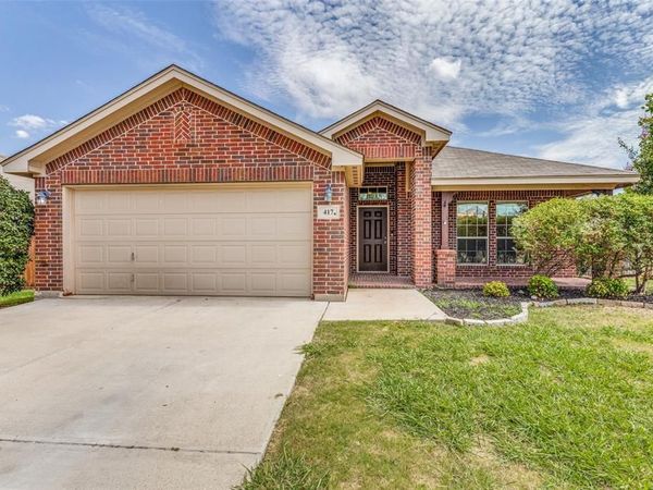 417 Brookhollow Lane , Saginaw, TX 76131