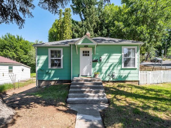 1320 NE Mcgee, Pullman, WA 99163