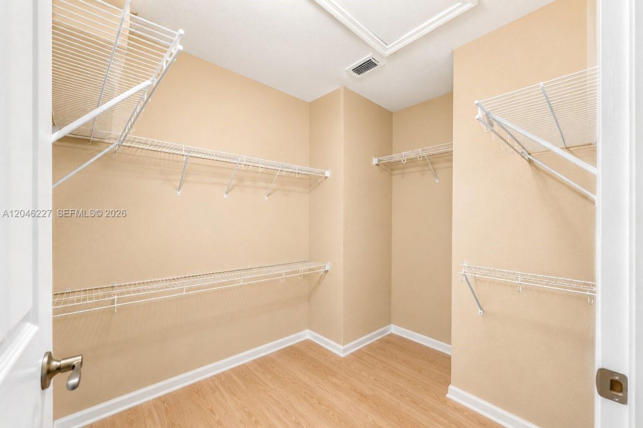 8526 NW 107th Psge , Unit 2-40, Doral, FL 33178 Photo