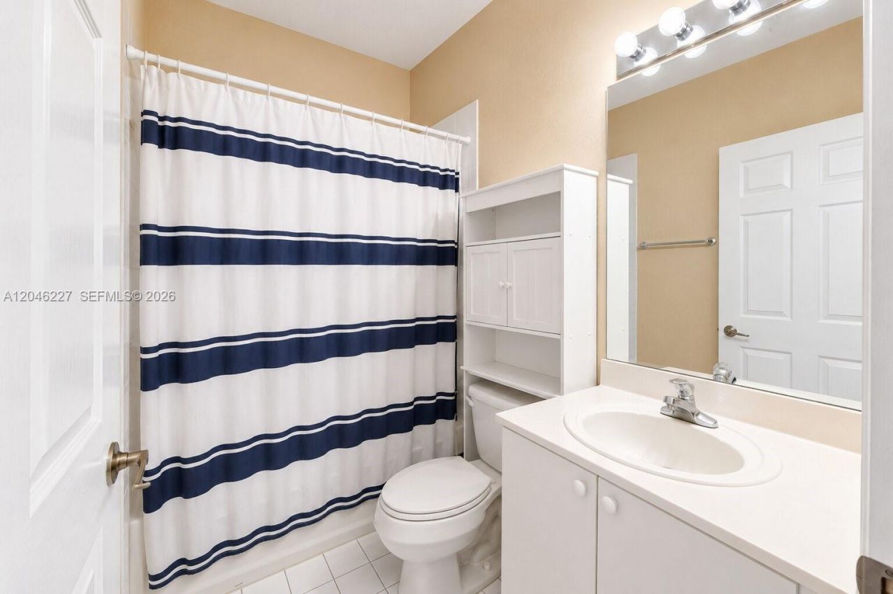 8526 NW 107th Psge , Unit 2-40, Doral, FL 33178 Photo