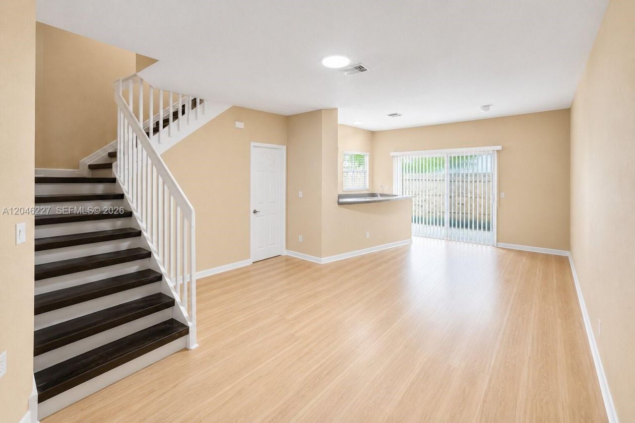 8526 NW 107th Psge , Unit 2-40, Doral, FL 33178 Photo