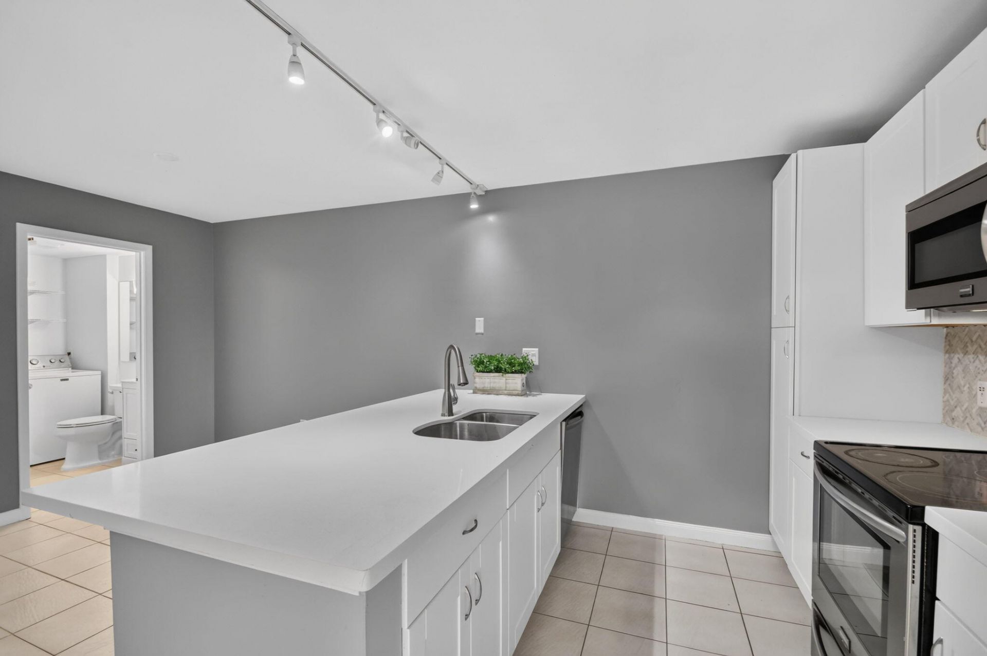 7109 71st Way, West Palm Beach, FL 33407 Photo