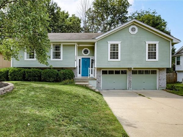 1118 SW Eastman Court, Blue Springs, MO 64015