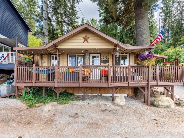 22807 E Park Beach Rd, Newman Lake, WA 99025