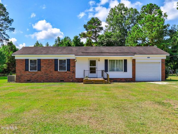 1688 W Wards Bridge Road , Warsaw, NC 28398
