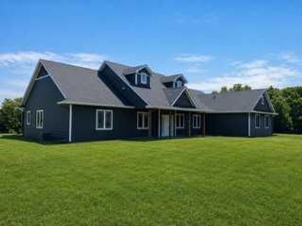 52929 Beech Avenue, Braham, MN 55006