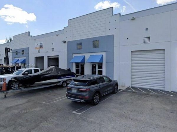 2365 NW 70th Ave 18, Miami, FL 33122