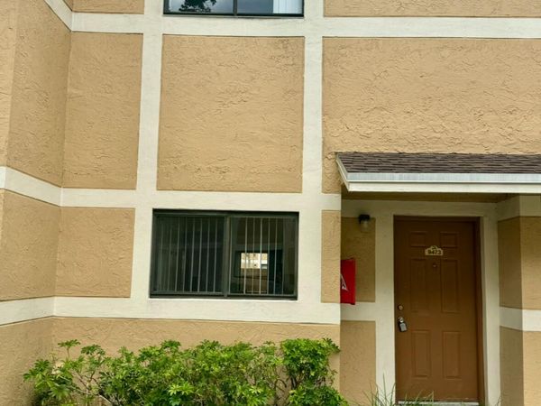 9473 Palm Circle N, Pembroke Pines, FL 33025