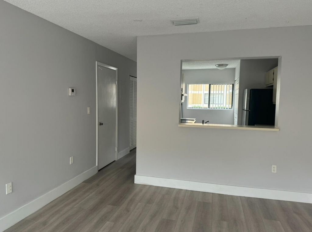 9473 Palm Circle N, Pembroke Pines, FL 33025 Photo
