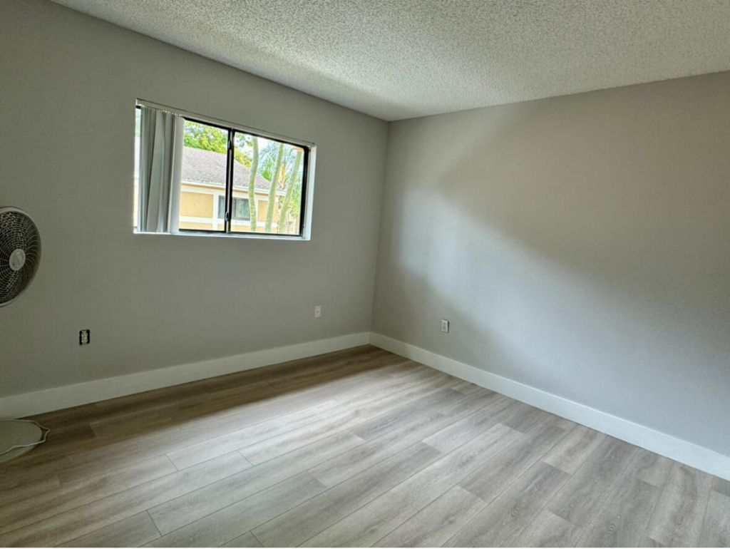 9473 Palm Circle N, Pembroke Pines, FL 33025 Photo
