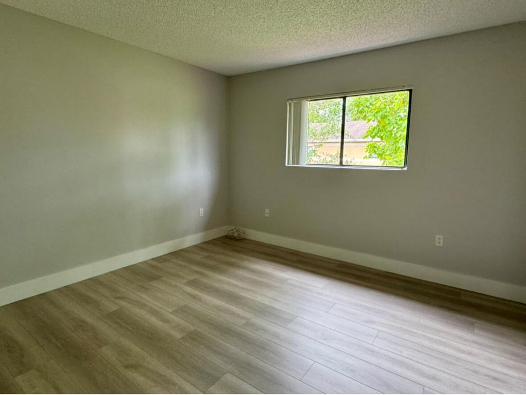 9473 Palm Circle N, Pembroke Pines, FL 33025 Photo