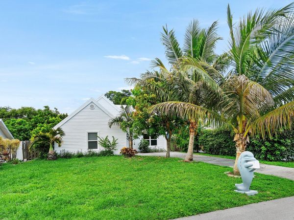 5119 Oak Hill Road, Delray Beach, FL 33484