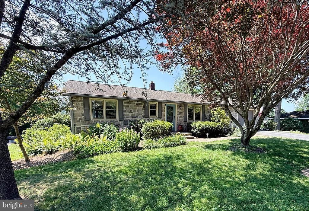 223 W HIGH STREET , NEW BLOOMFIELD, PA 17068