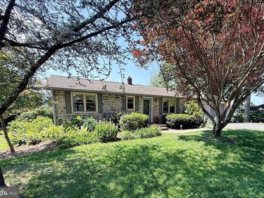 223 W HIGH STREET, NEW BLOOMFIELD, PA 17068