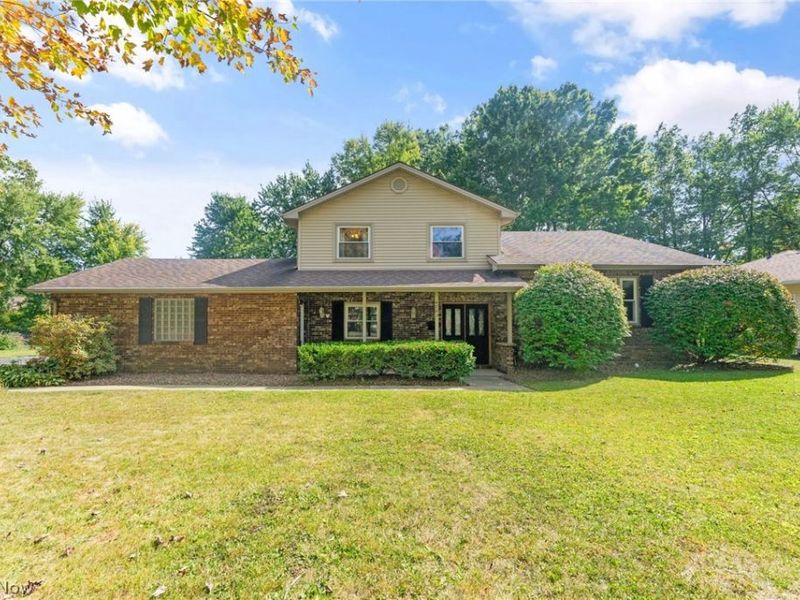 4785 Logan Arms Drive, Youngstown, OH 44505 Photo 1
