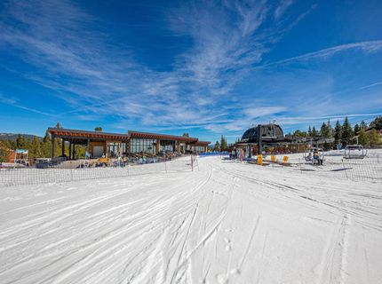 12798 Northwoods Boulevard, Unit #425, Truckee, CA 96161 Photo
