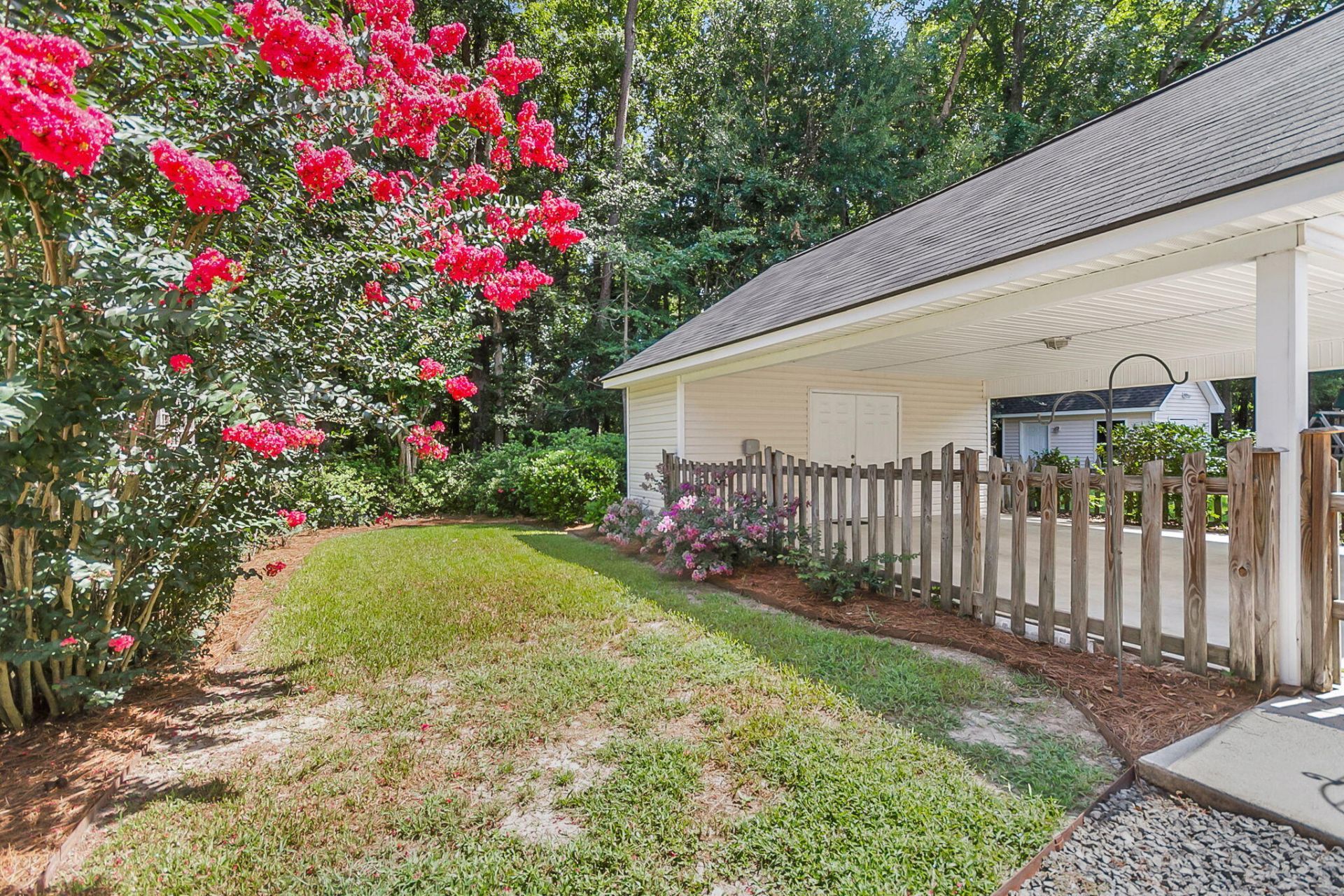 136 Saint Phillips Row Photo 40