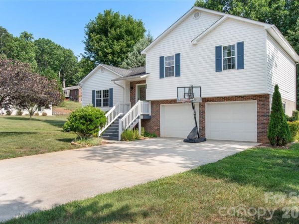100 Carriage Hill Drive, Morganton, NC 28655