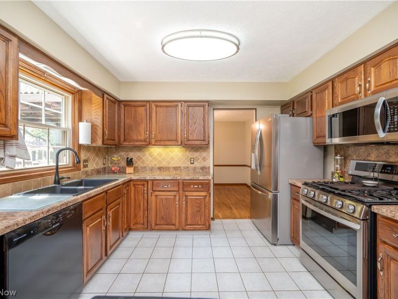 8359 Stoney Creek Drive, Youngstown, OH 44512 Photo 12