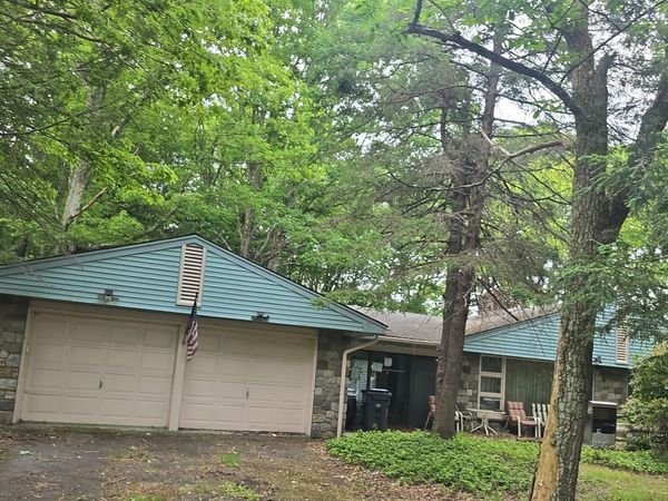 405 Park Avenue, Mount Pocono, PA 18344