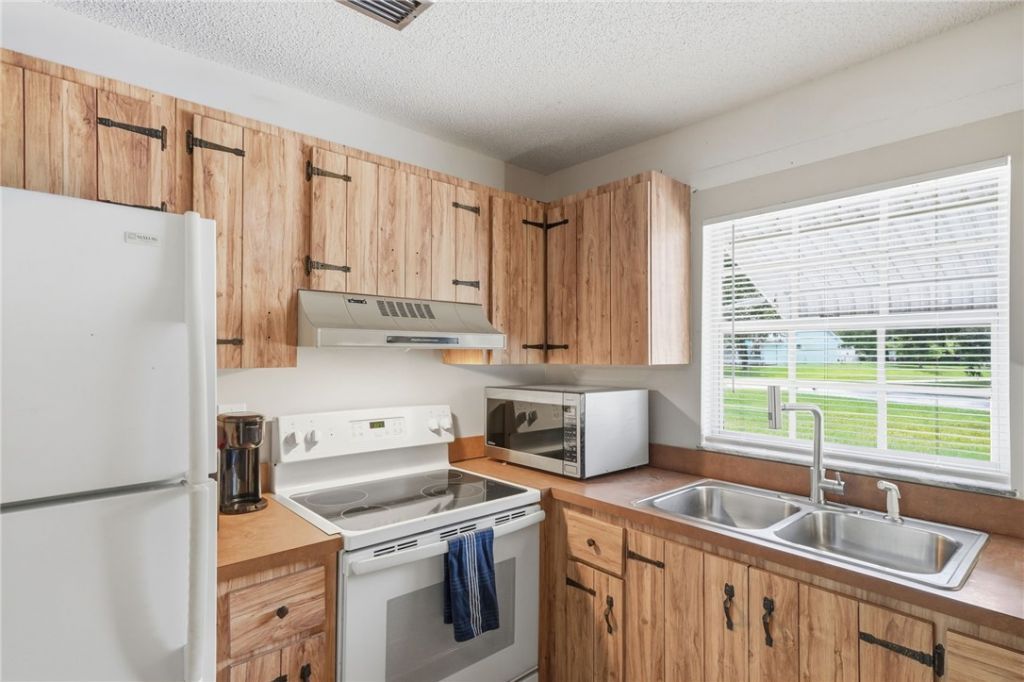 273 Easy Street, Sebastian, FL 32958 Photo