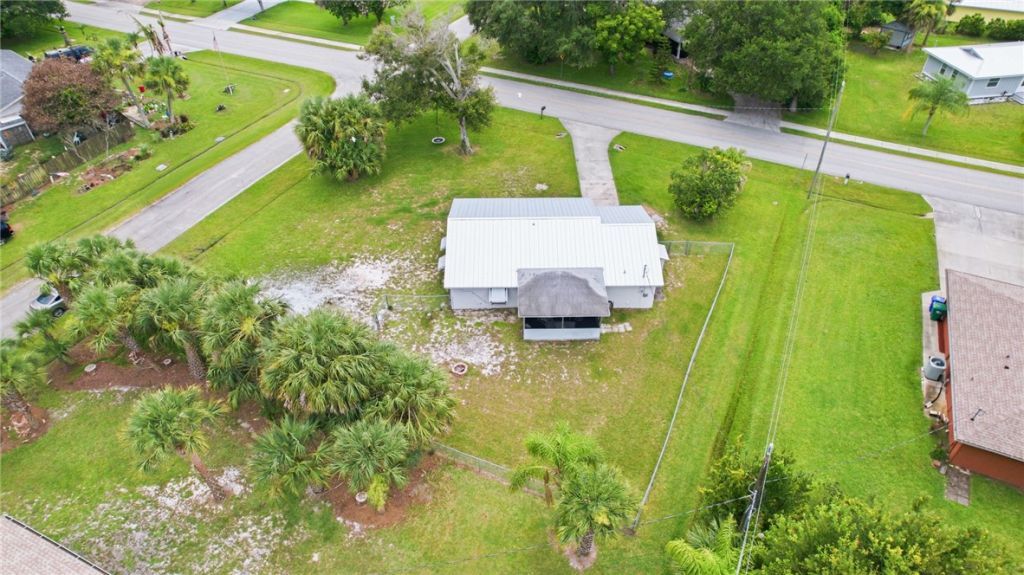 273 Easy Street, Sebastian, FL 32958 Photo