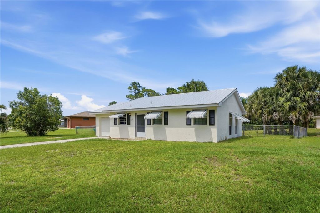 273 Easy Street, Sebastian, FL 32958 Photo
