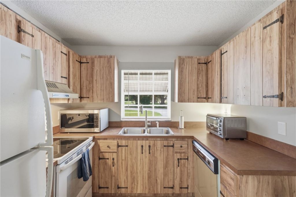 273 Easy Street, Sebastian, FL 32958 Photo