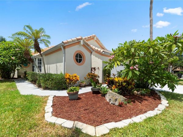 1378 CAPRI ISLES BOULEVARD , Unit 61, VENICE, FL 34292