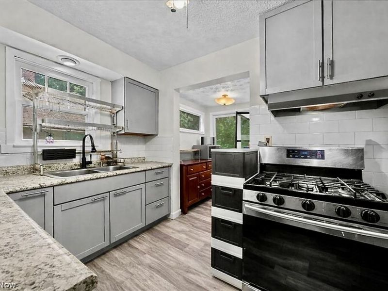 819 Keeney Street, Akron, OH 44310 Photo 8
