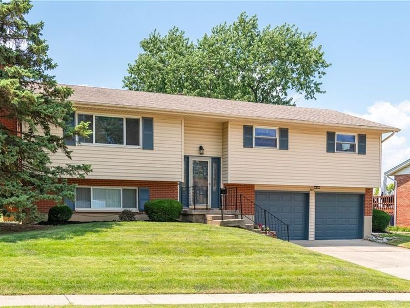 827 Moon Court, Miamisburg, OH 45342 Photo 2