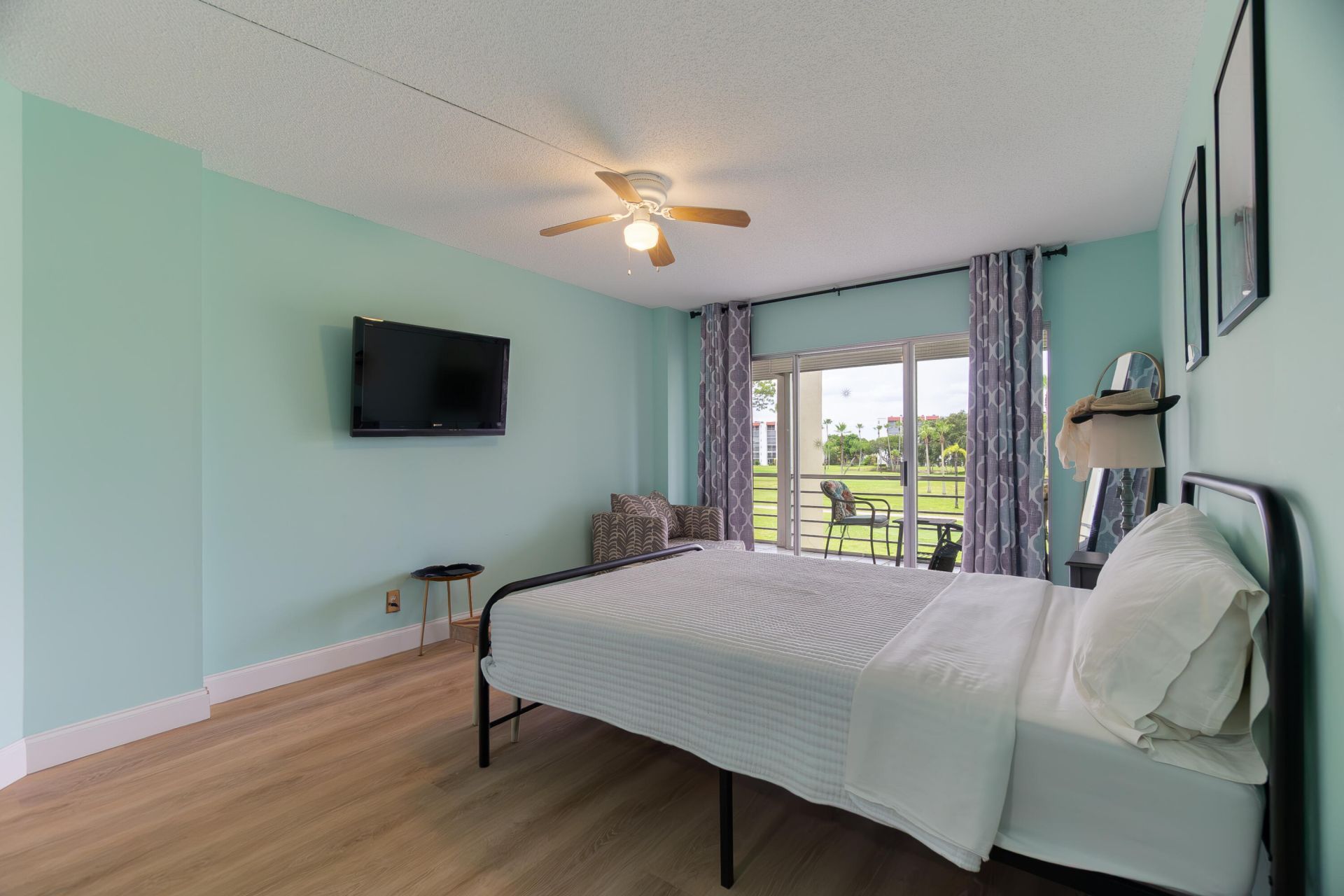3661 Via Poinciana, Unit 211, Lake Worth, FL 33467 Photo