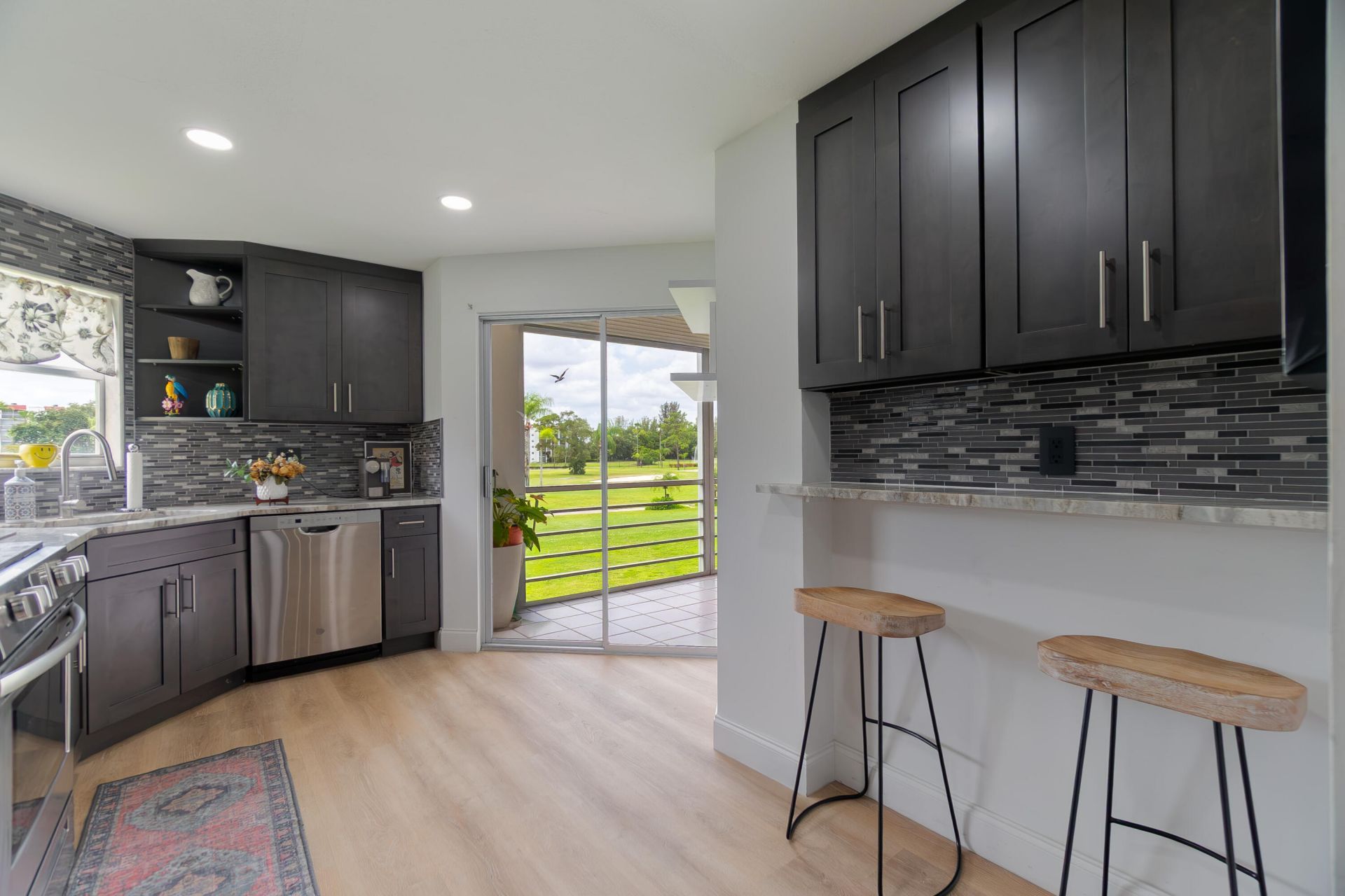 3661 Via Poinciana, Unit 211, Lake Worth, FL 33467 Photo