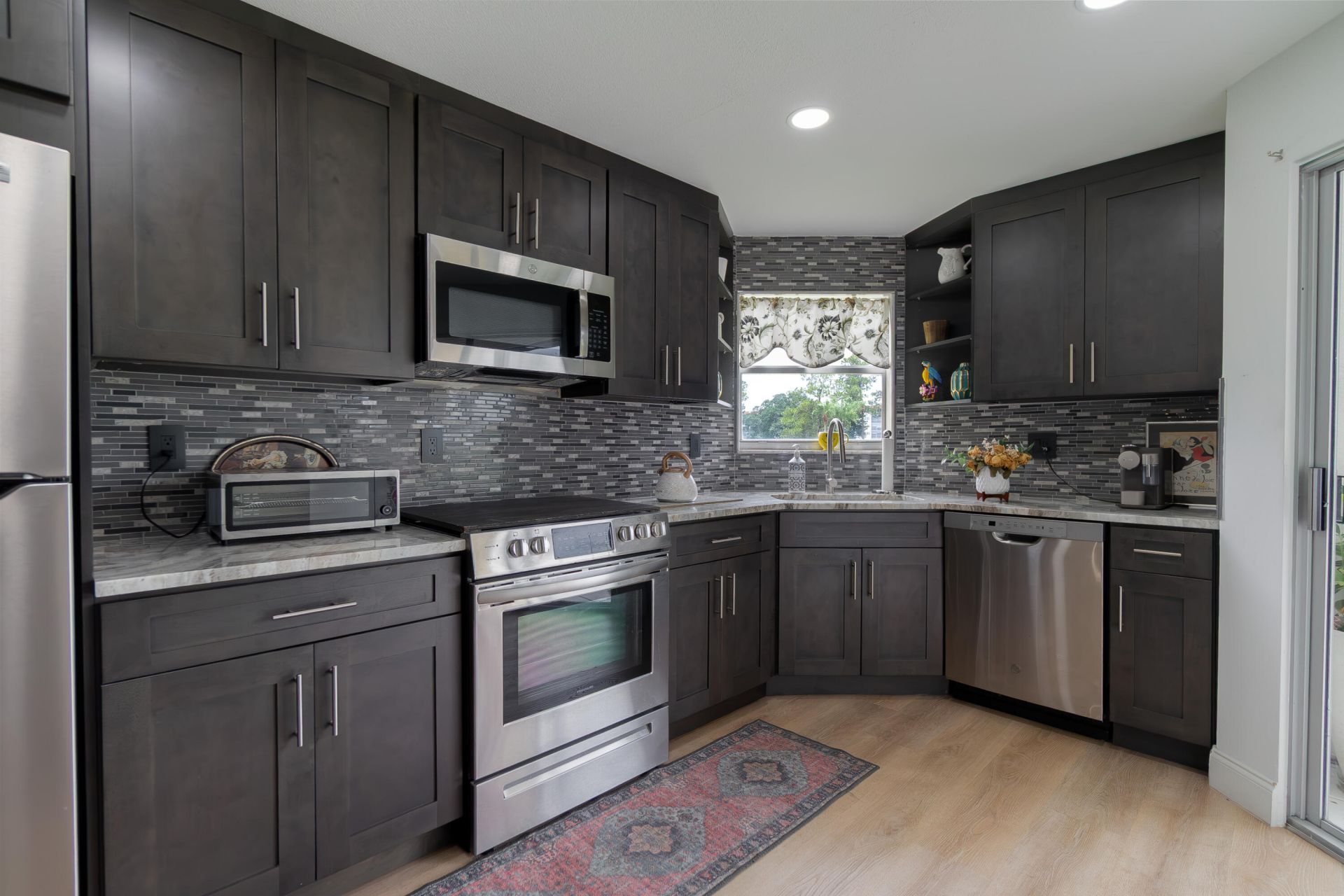 3661 Via Poinciana, Unit 211, Lake Worth, FL 33467 Photo