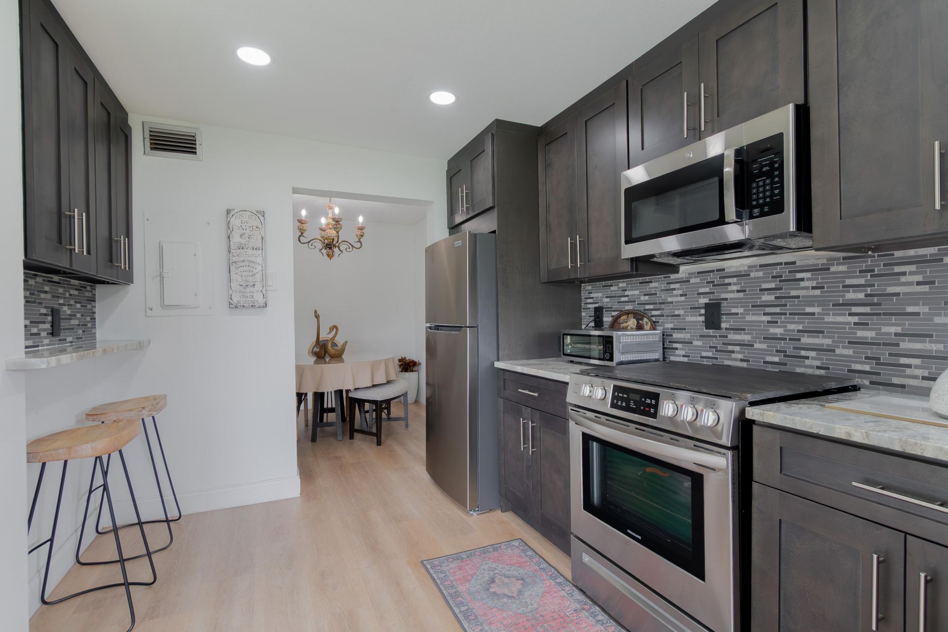 3661 Via Poinciana, Unit 211, Lake Worth, FL 33467 Photo