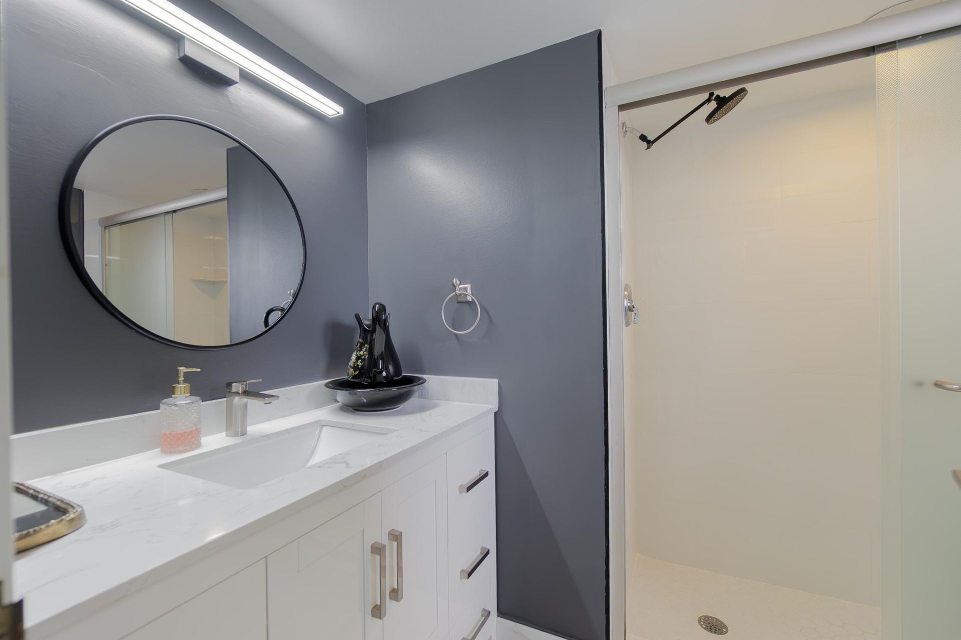 3661 Via Poinciana, Unit 211, Lake Worth, FL 33467 Photo